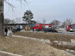 Zderzenie volvo z mercedesem w Opolu. Trzy osoby przewiezione do szpitala