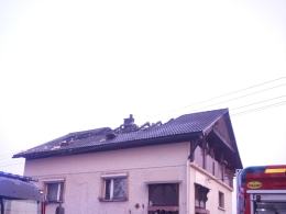 Pożar poddasza domu jednorodzinnego w Rozwadzy. W akcji 10 zastępów straży