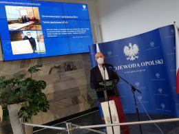 Wojewoda Adrian Czubak o sytuacji epidemicznej w regionie i... "kontroli widmo"