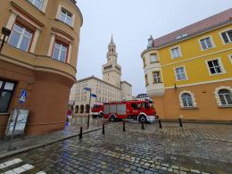 Mieszkaniec Rynku postawił na nogi wszystkie służby. Poranna akcja straży