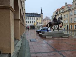 Mieszkaniec Rynku postawił na nogi wszystkie służby. Poranna akcja straży