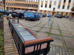 Multimedialna ławka stanęła pod opolską Katedrą