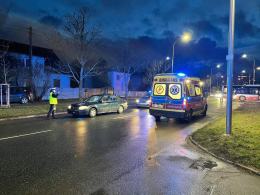 Potrącenie pieszej na Chabrach. Droga jest zablokowana