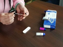 Testy na przeciwciała Covid-19 z Biedronki. Sprawdziliśmy jak działają