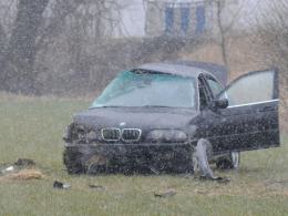 Kierowca BMW wypadł z drogi i dachował. Wypadek na trasie Lędziny-Chrząstowice