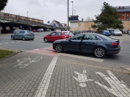 Kierująca audi potrąciła rowerzystkę na oznakowanym przejeździe