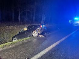 Dwa niebezpieczne dachowania w piątkowy wieczór