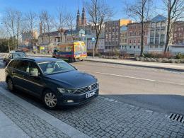 Zderzenie pojazdów na ulicy Piastowskiej w Opolu. Jedna osoba poszkodowana