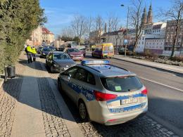 Zderzenie pojazdów na ulicy Piastowskiej w Opolu. Jedna osoba poszkodowana