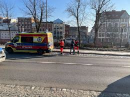 Zderzenie pojazdów na ulicy Piastowskiej w Opolu. Jedna osoba poszkodowana