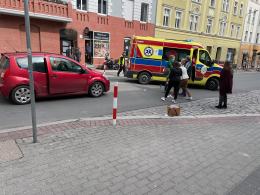 Potrącenie starszej kobiety na ulicy Kośnego w Opolu