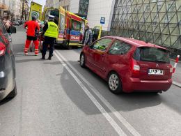 Potrącenie starszej kobiety na ulicy Kośnego w Opolu
