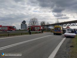 Zderzenie samochodów pod taśmociągiem w Zimnicach Małych