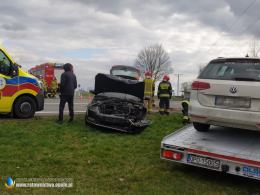 Zderzenie samochodów pod taśmociągiem w Zimnicach Małych