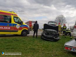 Zderzenie samochodów pod taśmociągiem w Zimnicach Małych