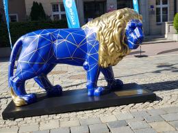 Dwa lwy przed ratuszem. Miasto rozpoczyna kampanię zachęcającą do odwiedzin zoo