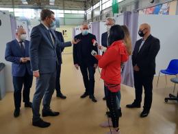 Oficjalnie otwarto masowy punkt szczepień w Kluczborku. Punkt czeka na dostawę szczepionek
