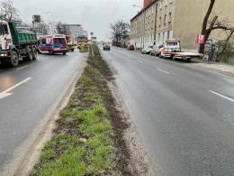 Dodge wpadł na sąsiedni pas drogi. Doszło do czołowego zderzenia
