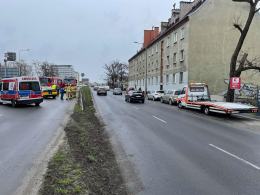 Dodge wpadł na sąsiedni pas drogi. Doszło do czołowego zderzenia