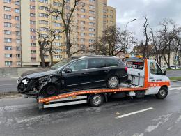 Dodge wpadł na sąsiedni pas drogi. Doszło do czołowego zderzenia