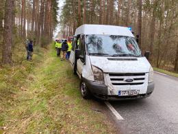 Kierowca Audi uderzył w drzewo i uciekł z miejsca wypadku