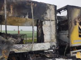 Płonący TIR z kosmetykami zablokował ruch na opolskim odcinku A4