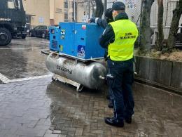 Zajęte przez KAS urządzenia z nielegalnej fabryki papierosów trafiły do opolskich szpitali