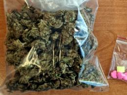 Amfetamina, marihuana oraz tabletki ekstazy w mieszkaniu 38-latki