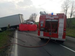 Zderzenie 3 pojazdów w powiecie nyskim. Poszkodowane 3 osoby