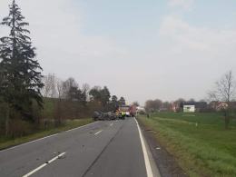 Zderzenie 3 pojazdów w powiecie nyskim. Poszkodowane 3 osoby