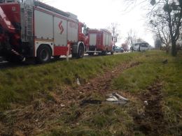 Wypadek w Lewinie Brzeskim. Autokar przewożący dzieci zderzył się z osobówką