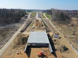 Utrudnienia w w okolicy Brzęczkowic. Drogowcy łączą obwodnicę Niemodlina z DK 46