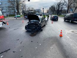 Zderzenie pojazdów na Wrocławskiej. Kierowca golfa skręcił pod zakaz