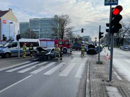 Zderzenie pojazdów na Wrocławskiej. Kierowca golfa skręcił pod zakaz