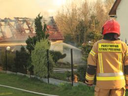 Pożar budynku gospodarczego w Niwkach. Interweniowały 4 zastępy straży