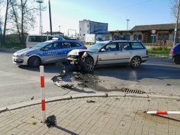 Jedna osoba poszkodowana w zdarzeniu drogowym na ul. Armii Krajowej. Sprawca pijany
