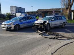 Jedna osoba poszkodowana w zdarzeniu drogowym na ul. Armii Krajowej. Sprawca pijany