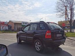 Mężczyzna prowadzący rower przez pasy potrącony przez osobówkę. Wypadek w Nysie