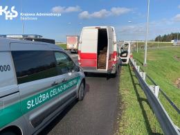 39 wiązek tytoniu o wadze półtorej tony przewożono autostradą A4