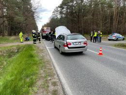 Zderzenie pojazdów w lesie pomiędzy Ligotą Prószkowską i Smolarnią