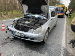 Zderzenie pojazdów w lesie pomiędzy Ligotą Prószkowską i Smolarnią