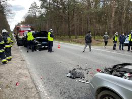 Zderzenie pojazdów w lesie pomiędzy Ligotą Prószkowską i Smolarnią