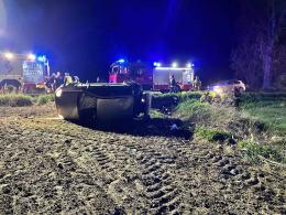 Wypadek w Chróścinie. Auto wypadło z drogi, kierowca pijany