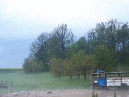 Zalane domy i posesje po przejściu gwałtownych burz z deszczem
