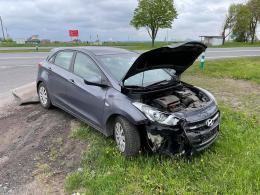 Zderzenie pojazdów w Zimnicach Małych, poszkodowane dwie osoby