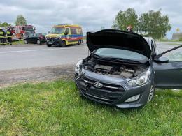 Zderzenie pojazdów w Zimnicach Małych, poszkodowane dwie osoby