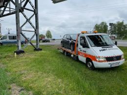 Zderzenie pojazdów w Zimnicach Małych, poszkodowane dwie osoby
