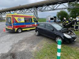 Zderzenie pojazdów w Zimnicach Małych, poszkodowane dwie osoby