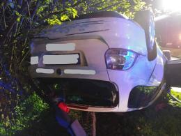 Pościg ulicami Krapkowic. 27 - latek skończył ucieczkę dachując