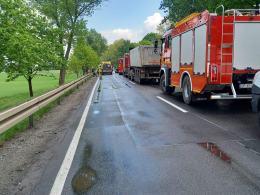 Czołowe zderzenie osobówek na trasie Opole-Zawada. Dwoje dzieci trafiło do szpitala